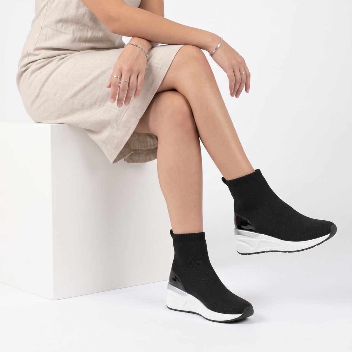 ZAPATILLA MUJER STHEF TRENDY NEGRO CON BLANCO 7602